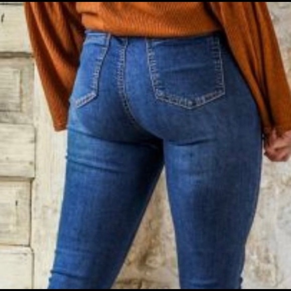 NWT. High-rise skinny jeans longer length - Picture 9 of 14